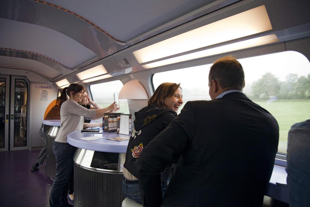 EMLI BENDIXEN / New York TimesThe bar carriage aboard a TGV train on the way from Paris to Nice. California has started construction on a high-speed rail line that is intended to run between San Francisco and Los Angeles.