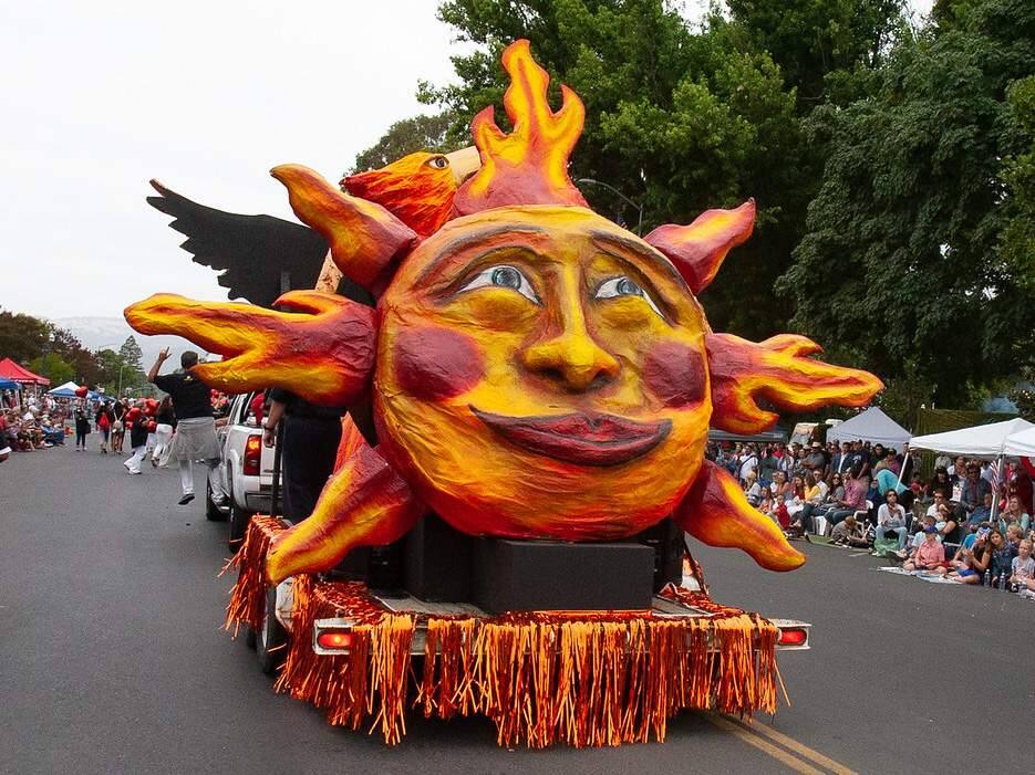 La Luz's 'The Phoenix' was named 'best of parade' by the esteemed judges. (Photo by William B. Murray)