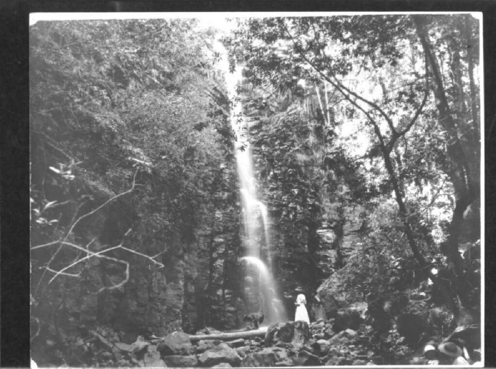 Unidentified visitors at Whitney Falls on Sonoma Mountain in 1907. (SONOMA COUNTY LIBRARY HERITAGE COLLECTION)