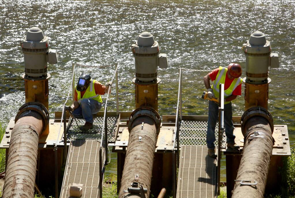 (File photo) Crews build three new pumping units which supply the four infiltration ponds with water from the Russian River at the Sonoma County Water Agency's Westside Road facility. (John Burgess / PD) 2014
