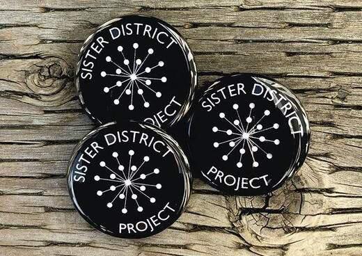 Buttons from the Sister District Project. (sisterdistrict.com)