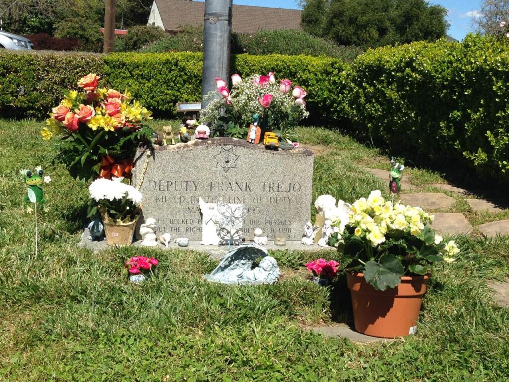 The headstone of Deputy Frank Trejo, who was killed in the line of duty on March 29, 1995. (RANDI ROSSMAN / PRESS DEMOCRAT)