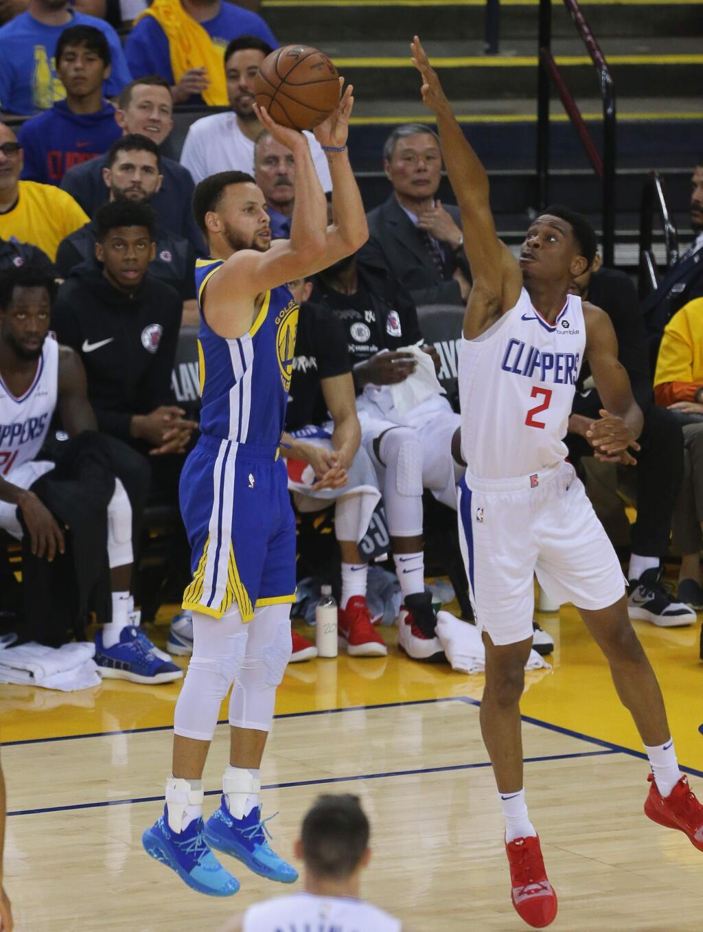 Golden State Warriors guard Stephen Curry hits a short jumper over Los Angeles Clippers guard Shai Gilgeous-Alexander during Game 5 in Oakland on Wednesday, April 24, 2019. (Christopher Chung/ The Press Democrat)