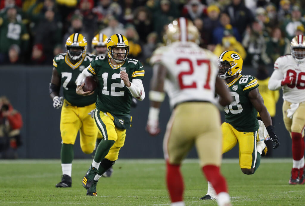 Green Bay Packers quarterback Aaron Rodgers runs against the San Francisco 49ers during the second half of a 2018 game in Green Bay, Wisconsin. (Matt Ludtke / ASSOCIATED PRESS)