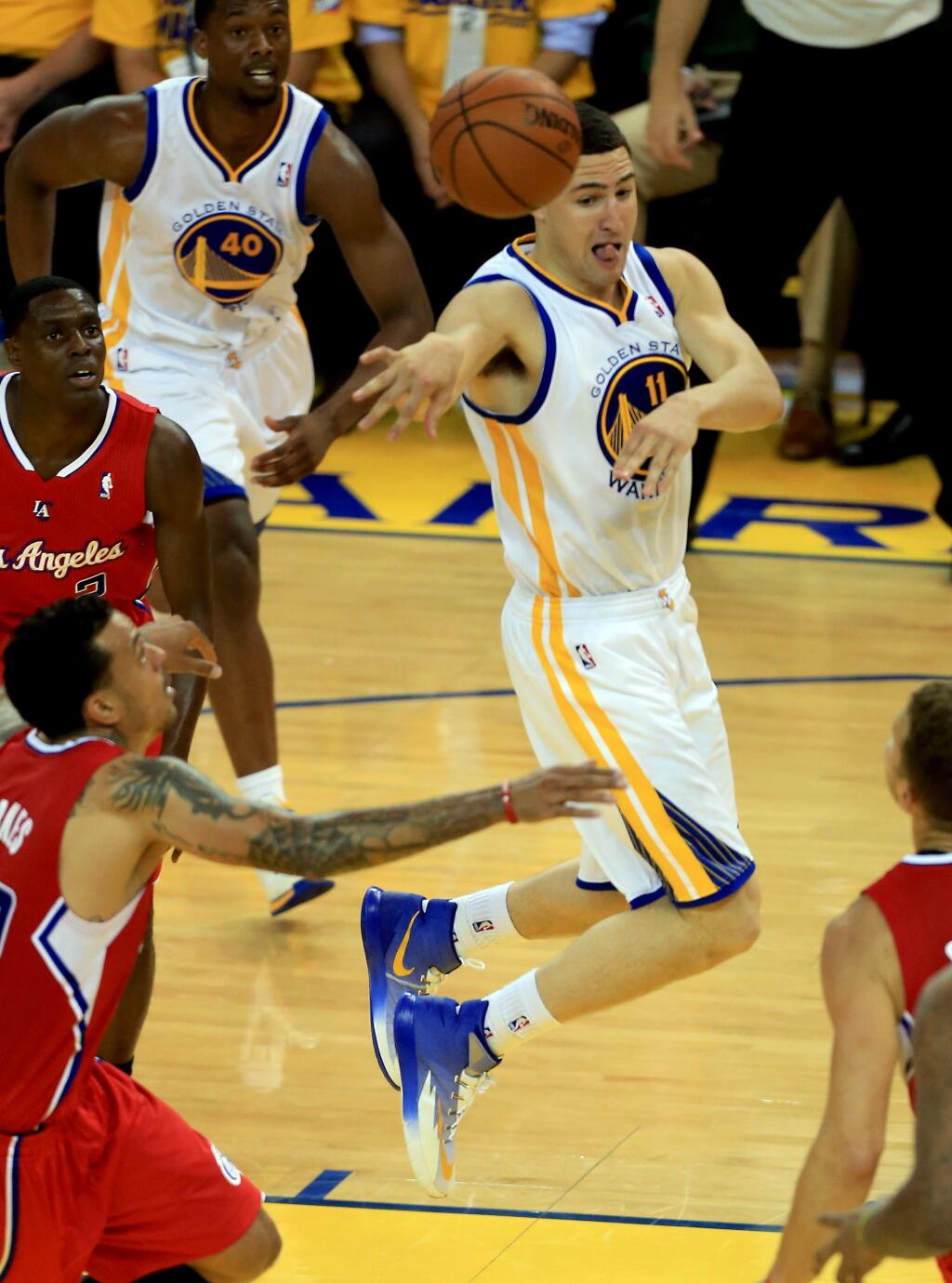 Klay Thompson dishes off during game six of Golden State's playoff series against the Clippers, Thursday May 1, 2014. (Kent Porter / Press Democrat)
