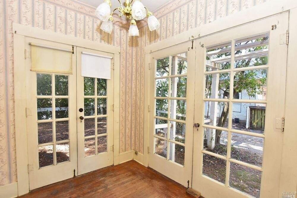 Dual French doors allow in plenty of light at 18363 Sonoma Highway, Sonoma. Property listed by Marguerita Castanera/CENTURY 21 Wine Country, century21.com, 707-738-1713. (Courtesy of BAREIS MLS)