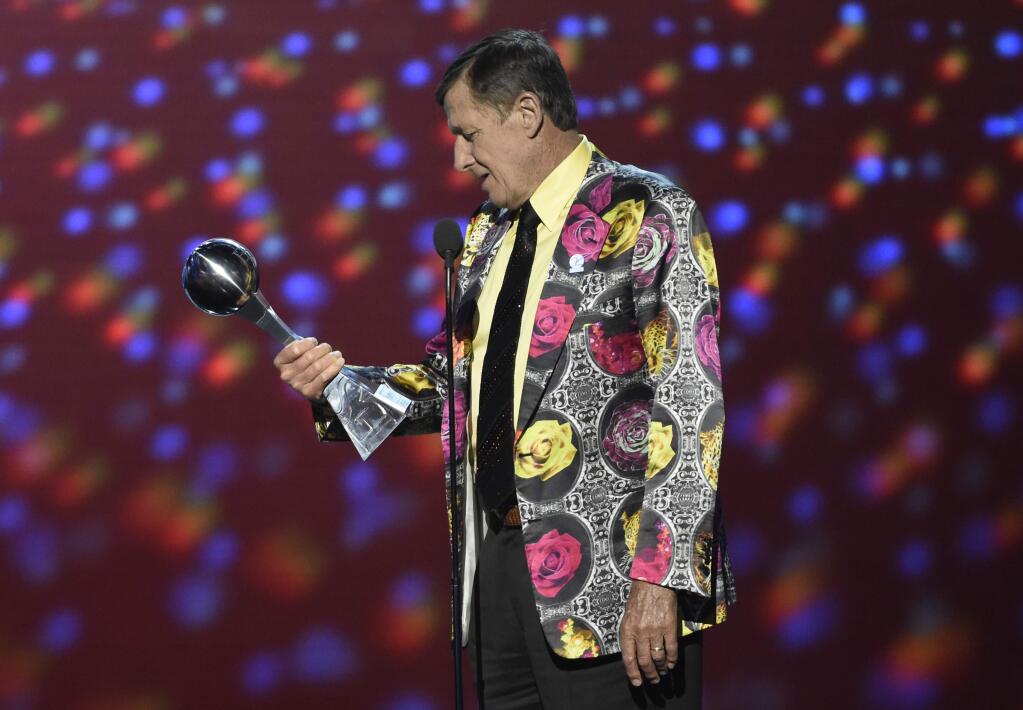 FILE - In this July 13, 2016, file photo, Craig Sager accepts the Jimmy V award for perseverance at the ESPY Awards at Microsoft Theater in Los Angeles. Longtime NBA sideline reporter Craig Sager has died at the age of 65 after a battle with cancer. Turner President David Levy says in a statement Thursday, Dec. 15, 2016, that Sager had died, without saying when or where. (Photo by Chris Pizzello/Invision/AP, File)