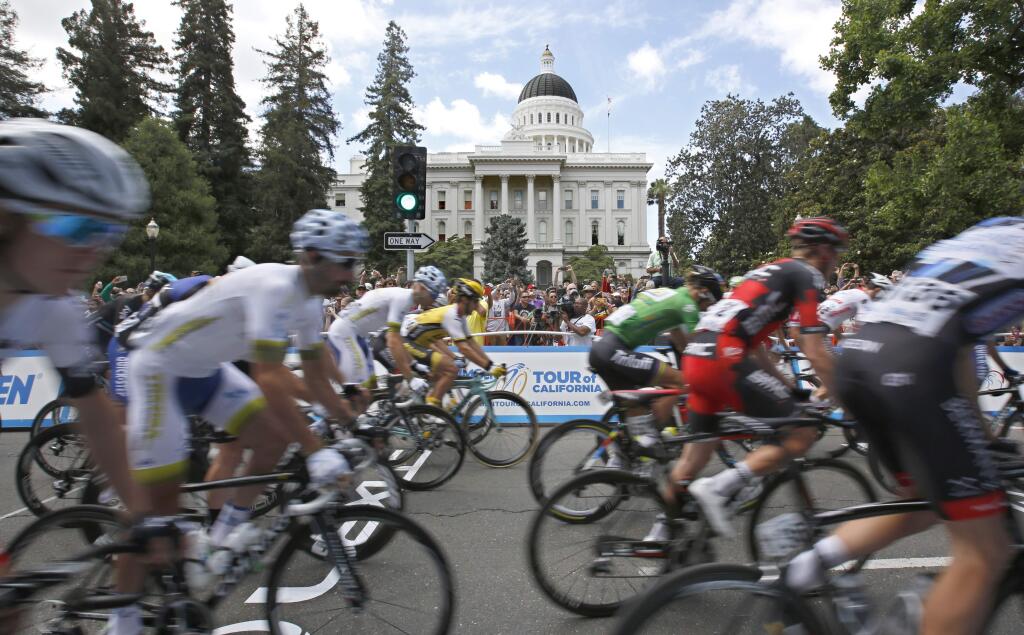 Cyclists pass the state Capitol as they begin the final stage of the Tour of California cycling race Sunday, May 22, 2016, in Sacramento, Calif. (AP Photo/Rich Pedroncelli)
