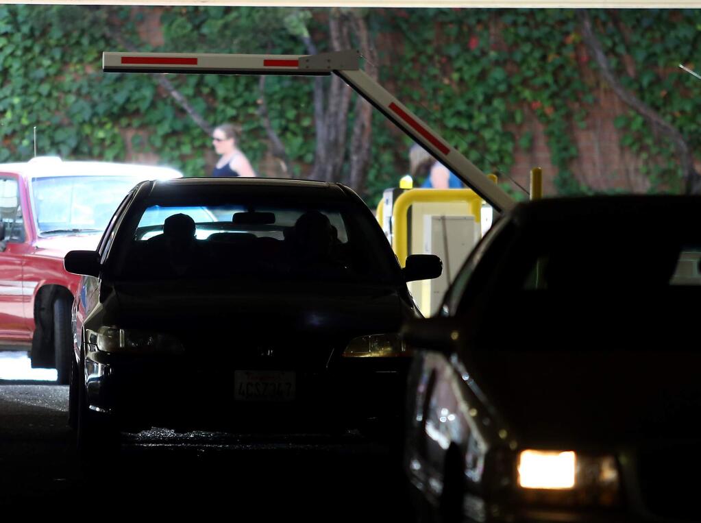 Vehicles enter the Santa Rosa Plaza parking mall in 2012. (CHRISTOPHER CHUNG/ PD FILE)