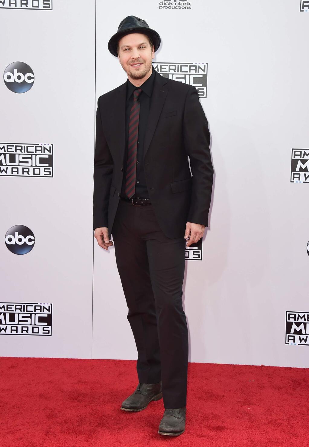 Gavin DeGraw arrives at the 42nd annual American Music Awards at Nokia Theatre L.A. Live on Sunday, Nov. 23, 2014, in Los Angeles. (Photo by Jordan Strauss/Invision/AP)