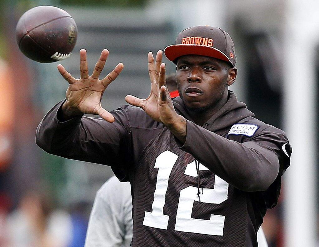 Cleveland Browns wide receiver Josh Gordon catches the ball at the NFL football team's training camp in Berea, Ohio. (Ron Schwane / Associated Press)