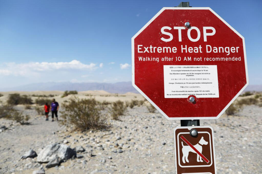 A sign warns Death Valley visitors about the danger that accompanies extreme heat. (MARIO TAMA / Getty Images, 2020)