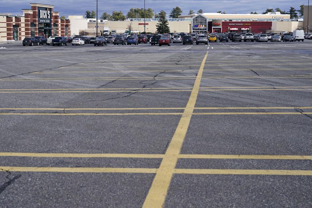 Empty parking lots signal troubling sign to holiday sales