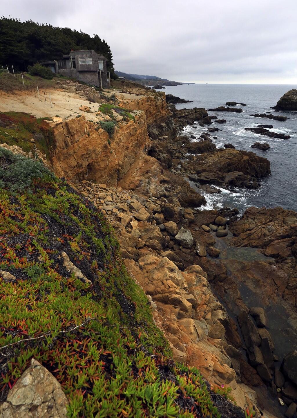 The coastal trail out of Stillwater Cove will run along Highway 1 where housing developments run to the ocean bluffs. Sonoma County Regional Parks is proposing a 3-mile trail connecting Stillwater Cove Regional Park and Ft. Ross State Historic Park. (JOHN BURGESS/ PD)