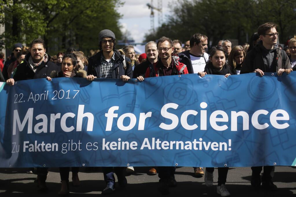 Thousands of demonstrators attend the March for Science in Berlin, Saturday, April 22, 2017. Thousands of people are expected to attend March for Science events around the world to promote the understanding of science and defend it from various attacks, including U.S. government budget cuts. (AP Photo/Markus Schreiber)
