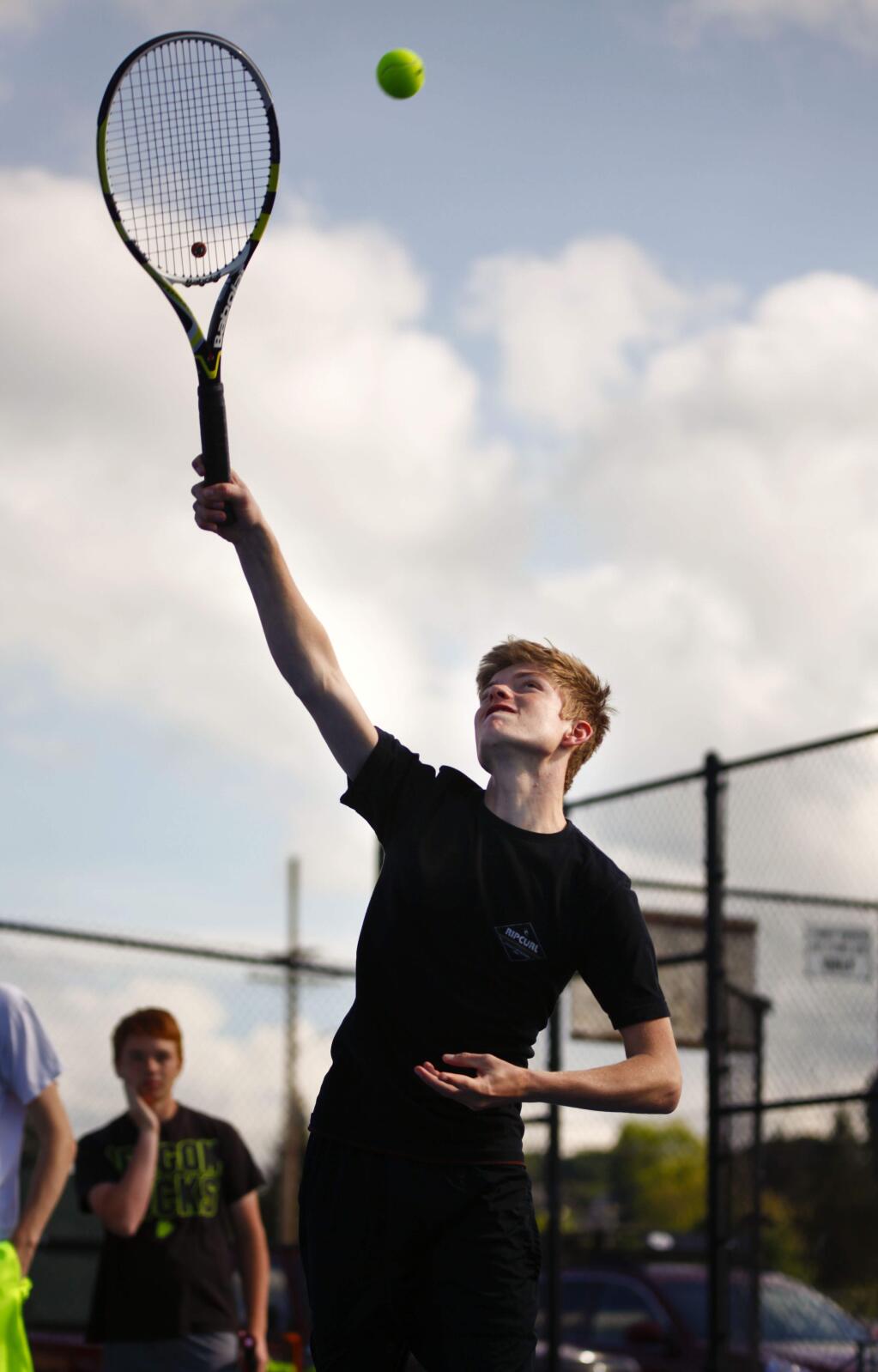 Zach Leno was one of four Petaluma High singles winners in a match against Casa Grande.(CRISSY PASCUAL/ARGUS-COURIER STAFF)