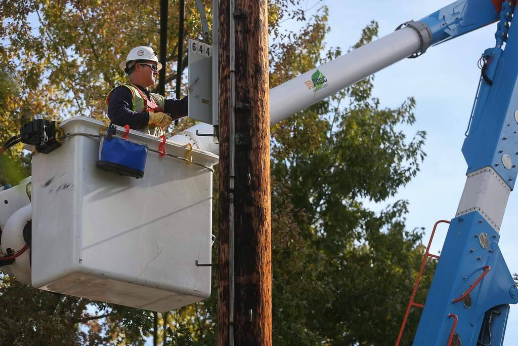 PG&E crew foreman Jeremy Woodruff restores power to the Rincon 1102 circuit, on Middle Rincon Road, in Santa Rosa on Thursday, Oct. 24, 2019. (Christopher Chung/ The Press Democrat)