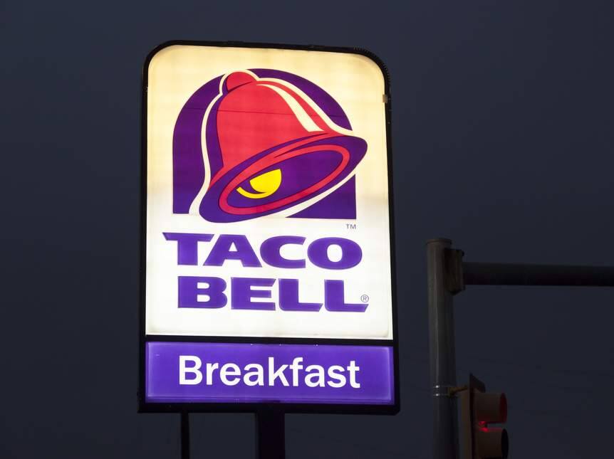 A Taco Bell in Dallas, Texas. (PHILIP LANGE/ SHUTTERSTOCK)