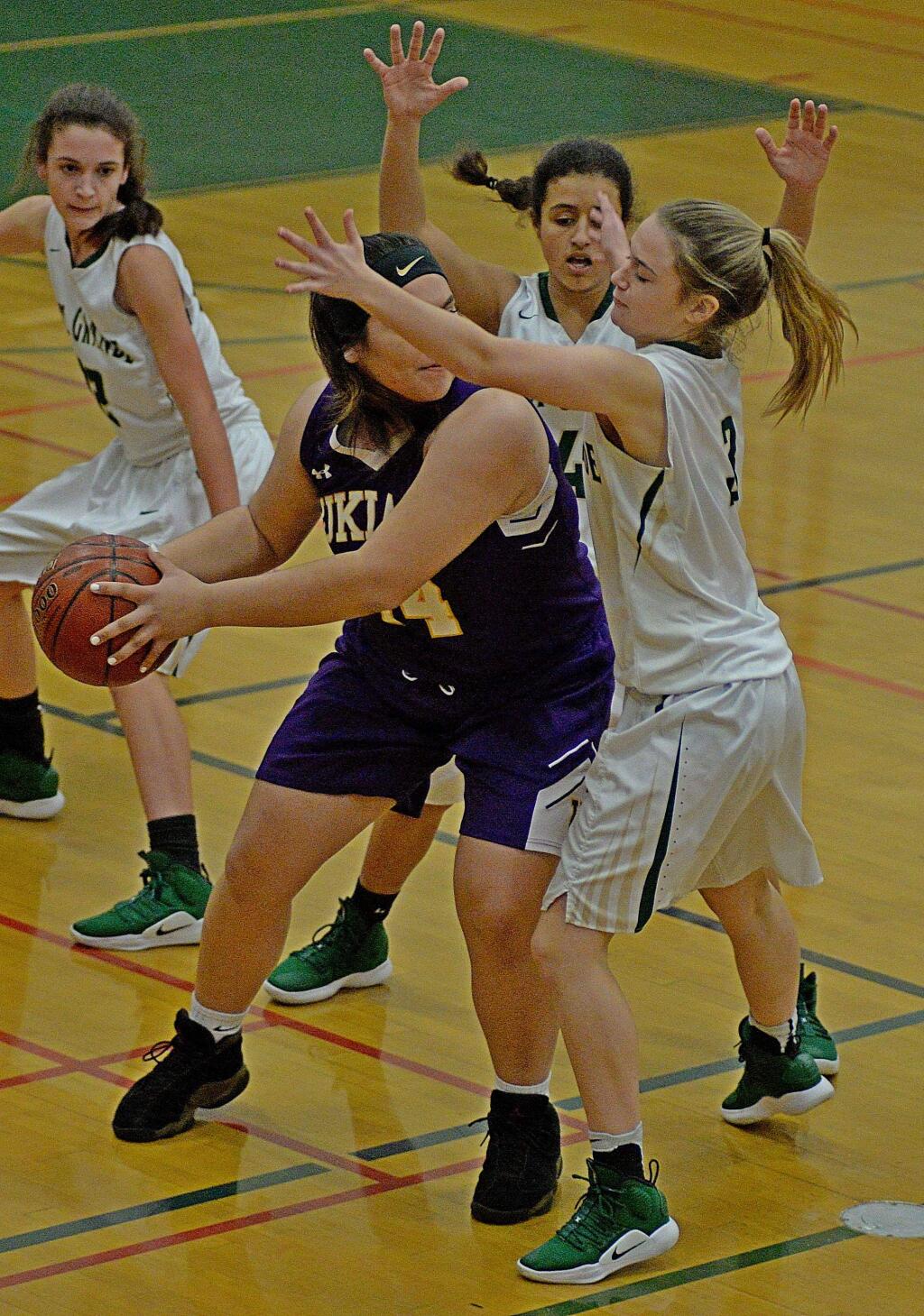 SUMNER FOWLER/FOR THE ARGUS-COURIERCasa Grande defenders surround Ukiah ball handler. Casa's aggressive defense contributed to a 51-46 victory.