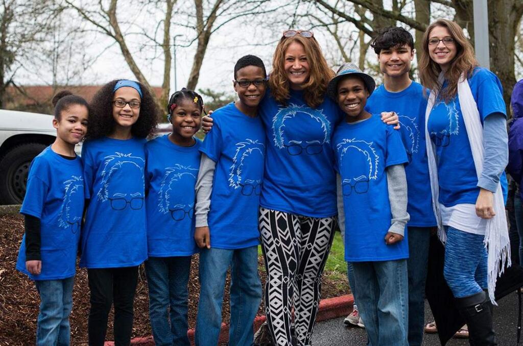 Jennifer Jean Hart (fifth from left), Sarah Margaret Hart (far right) and their six children, including Hannah Hart (first from left) at a Bernie Sanders rally in Portland, Oregon, Friday, March 25, 2016. (Photo via KATU)