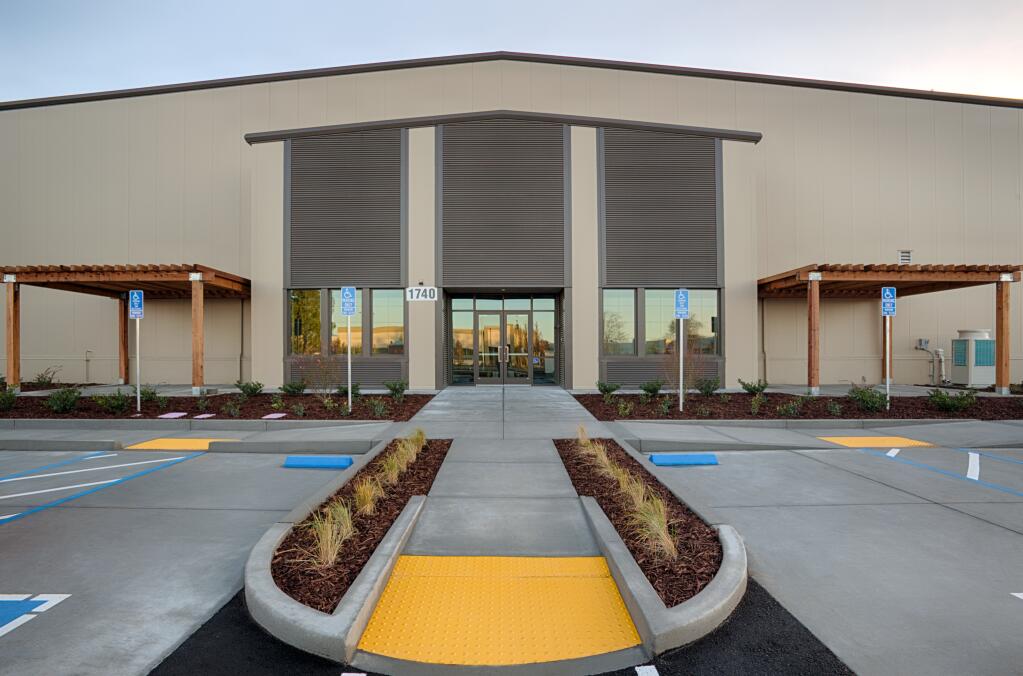 Another 70,000-square-foot light-industrial building was completed at the five-structure, 376,000-square-foot Billa Landing project. Shown is 70,000-square-foot Building J, completed in November 2020. (courtesy of Keggan & Coppin)