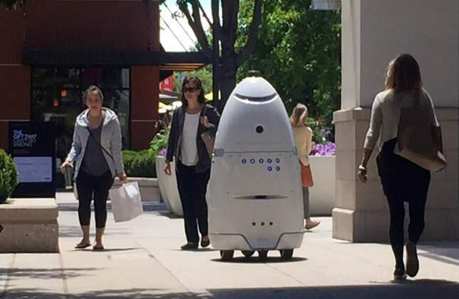 The Knightscope security robot patrols the grounds of Stanford Shopping Center on Wednesday afternoon, May 25, 2016, in Palo Alto, Calif. (Karl Mondon/Bay Area News Group)