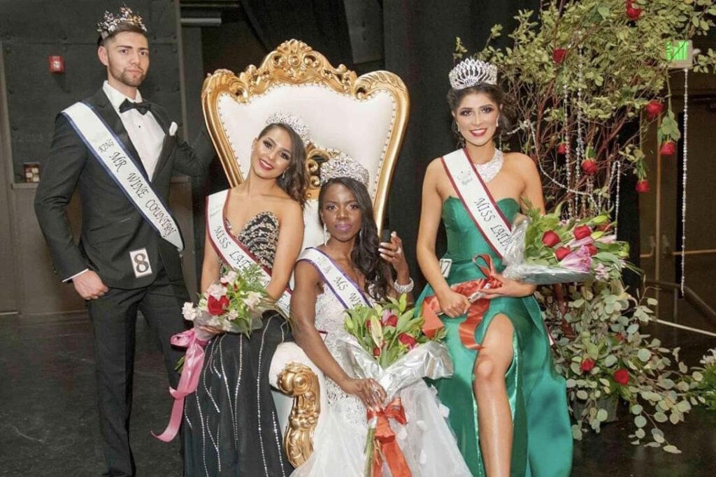 De izquierda a derecha: Alejandro Núñez, Itzel López Canela, Lylian Mutta y Jenelle Estupinan, tras el certamen de Miss Latina Wine Country en Santa Rosa. Cortesía E. Félix