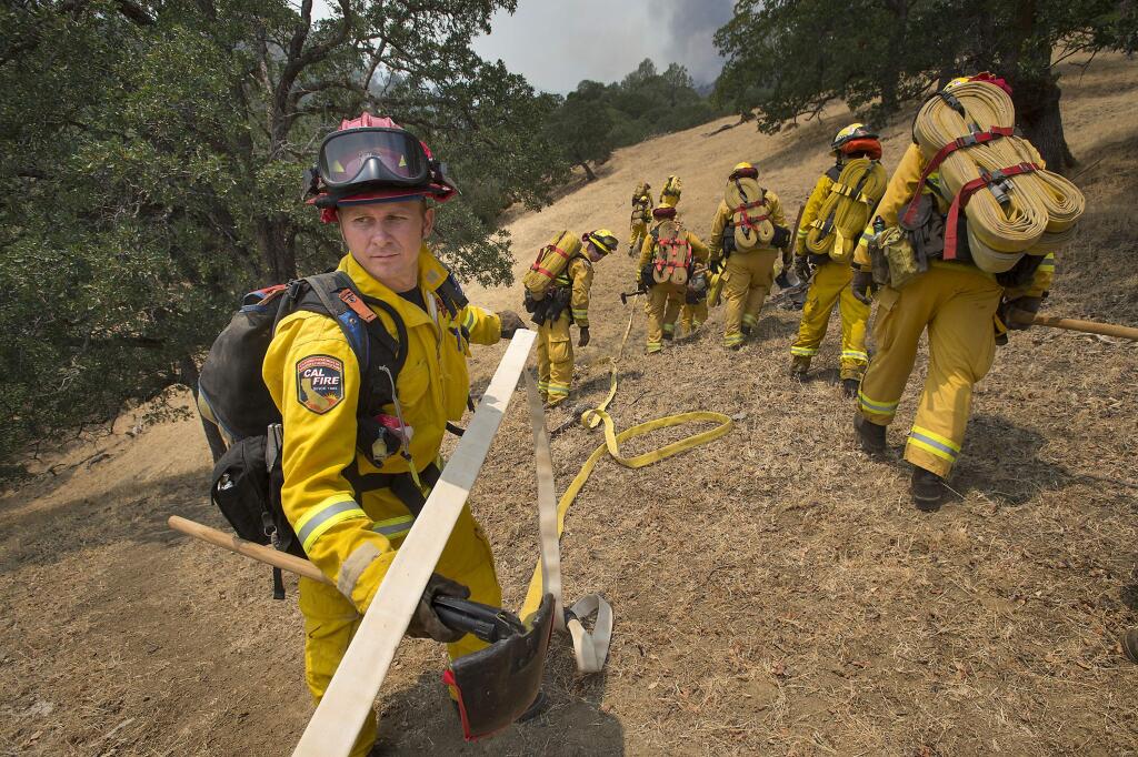 Cal Fire crews extend hose lines on the Wragg Fire near Winters, Calif., Thursday, July 23, 2015. (Randall Benton/The Sacramento Bee via AP) MAGS OUT; TV OUT (KCRA3, KXTV10, KOVR13, KUVS19, KMAZ31, KTXL40) MANDATORY CREDIT