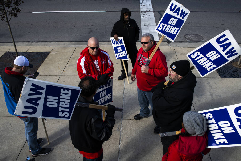 Striking members of the United Automobile Workers picket outside of the headquarters of General Motors on Oct. 17, 2019. (BRITTANY GREESON / New York Times)