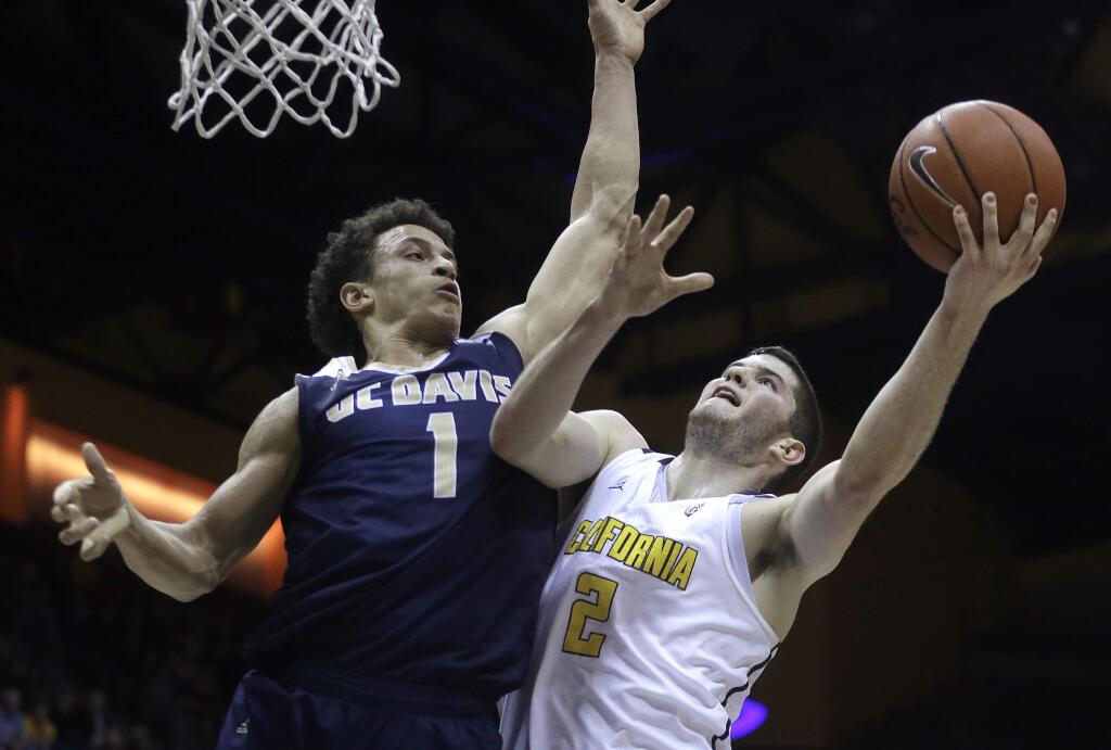 Cal's Sam Singer, right, shoots against UC Davis guard Lawrence White in the first half Saturday, Dec. 10, 2016, in Berkeley. (AP Photo/Ben Margot)