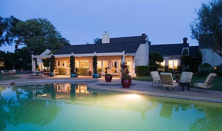 Caitlyn Jenner held a girlfriends' getaway at this expansive Glen Ellen estate, the same location used three years ago for ‘The Bachelor.' The 5 bedroom, 4.5 bath home sleeps 10 and is available for wine country getaways. (Photo: beautiful-places.com)