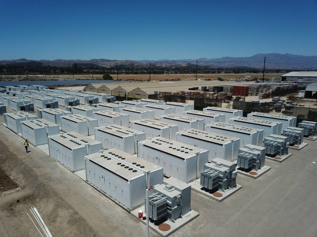 Dozens of Tesla Megapacks sit at a Strata Clean Energy battery storage installation in Ventura, California. A similar installation is planned for a site southeast of Petaluma. (COURTESY OF STRATA CLEAN ENERGY)