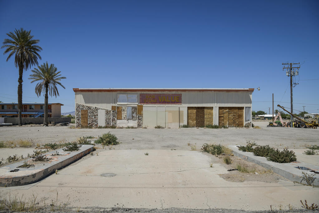 A shuttered business in Blythe on May 8, 2023. Photo by Pablo Unzueta for CalMatters