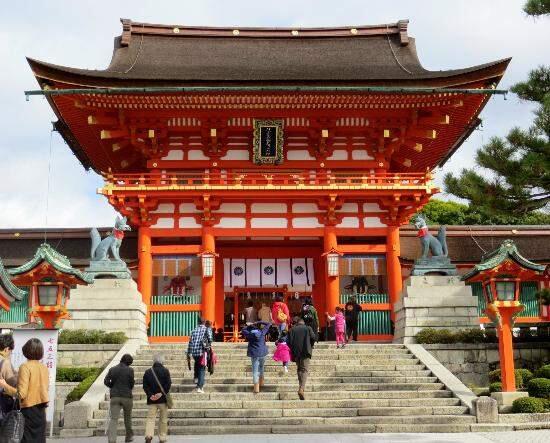 TripAdvisor named this year's picks for Top 25 Landmarks Around the World. Click through this gallery to see who made the list. Here, #25. Fushimi Inari-taisha Shrine in Kyoto, Japan. (TRIPADVISOR)
