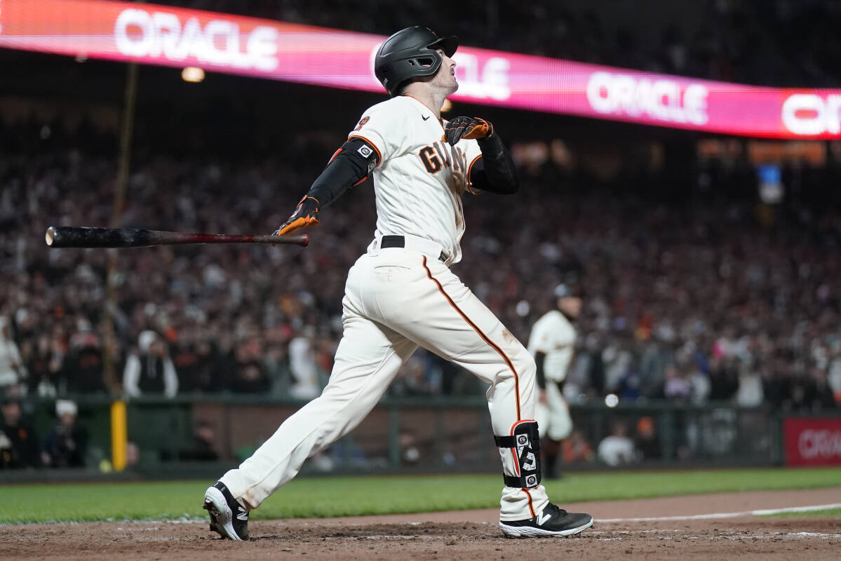 Mike Yastrzemski splashes 3-run HR into McCovey Cove in the 10th as the Giants rally past the Padres 7-4
