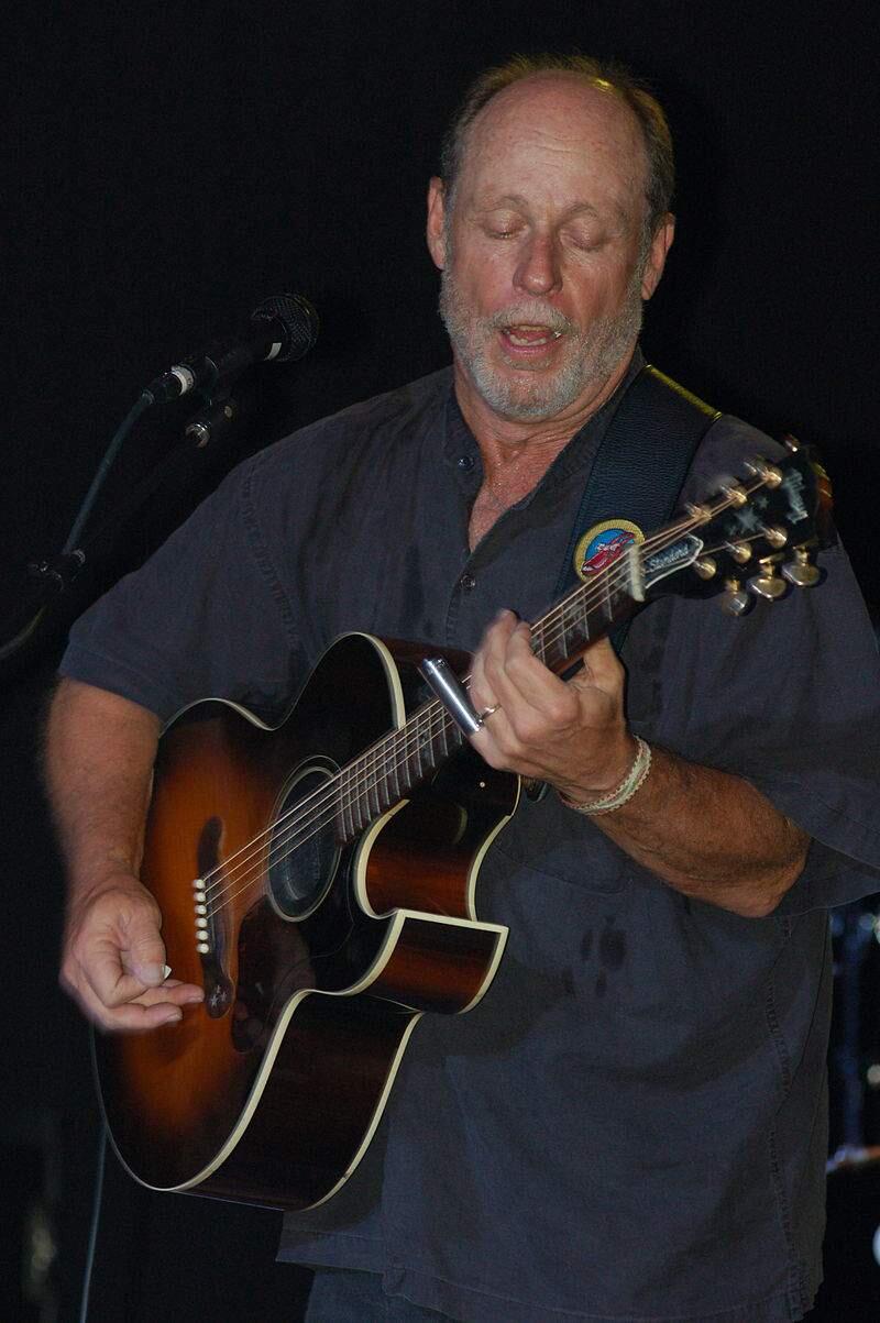 Paul Barrere (By Carl Lender - originally posted to Flickr as Little Feat, CC BY 2.0, https://commons.wikimedia.org/w/index.php?curid=7208438)