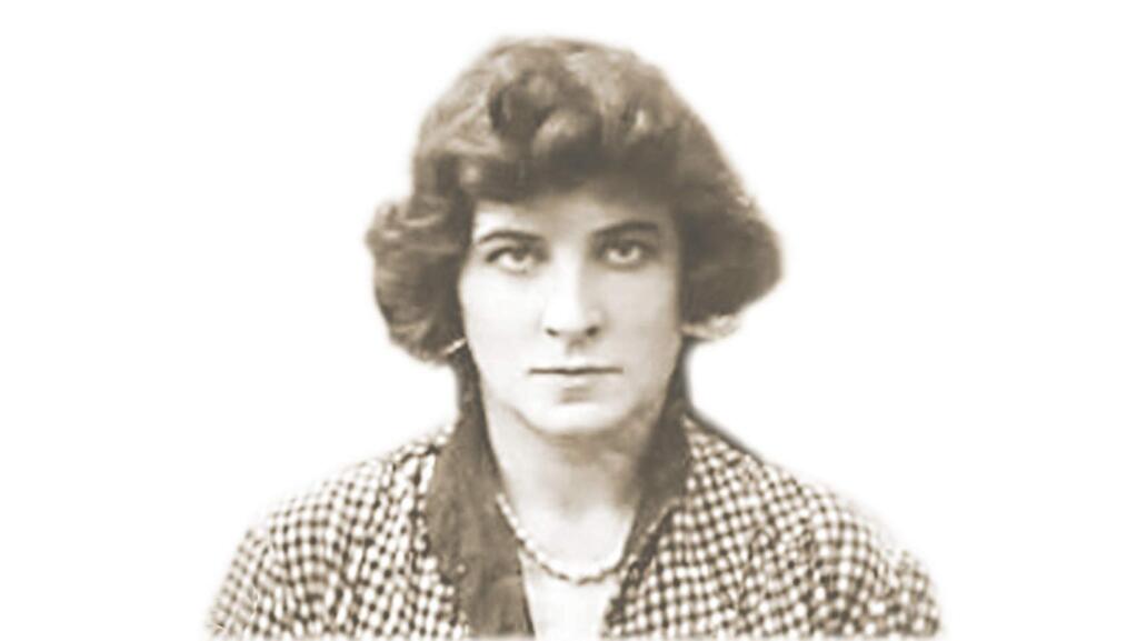 1920 passport photo of Ganna Walska