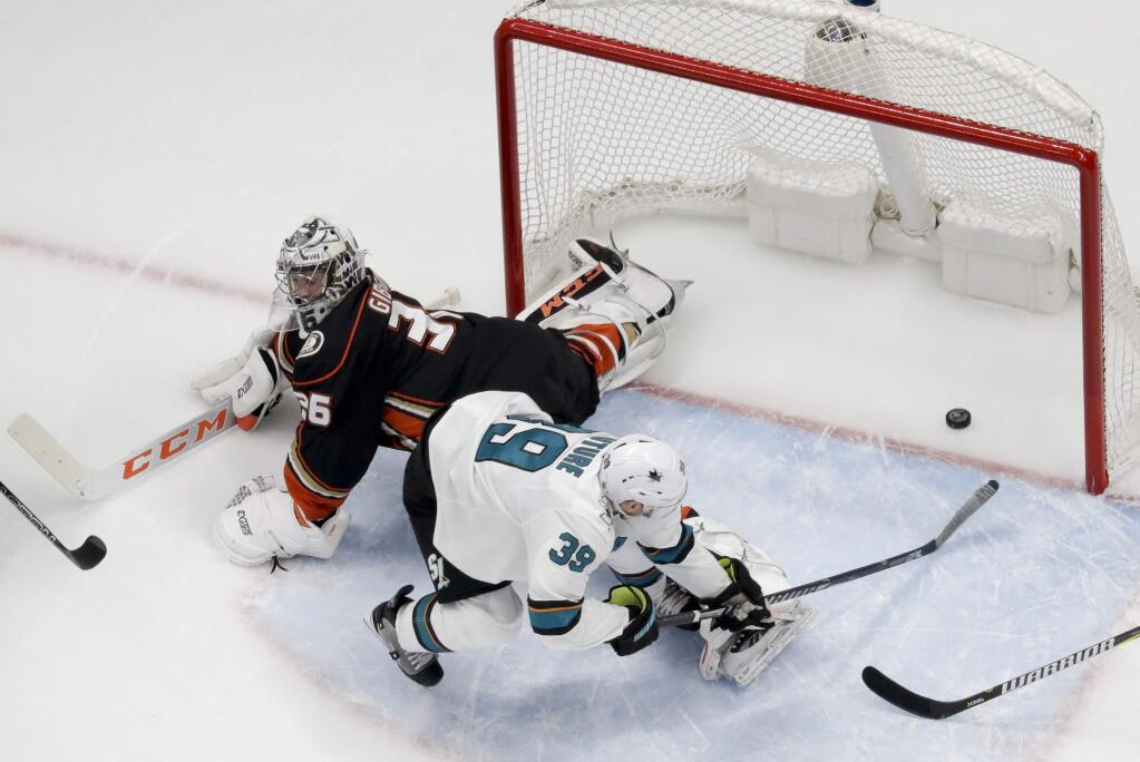 San Jose Sharks center Logan Couture, right, scores past Anaheim Ducks goaltender John Gibson during the first period of Game 2 of a first-round playoff series in Anaheim, Saturday, April 14, 2018. (AP Photo/Chris Carlson)