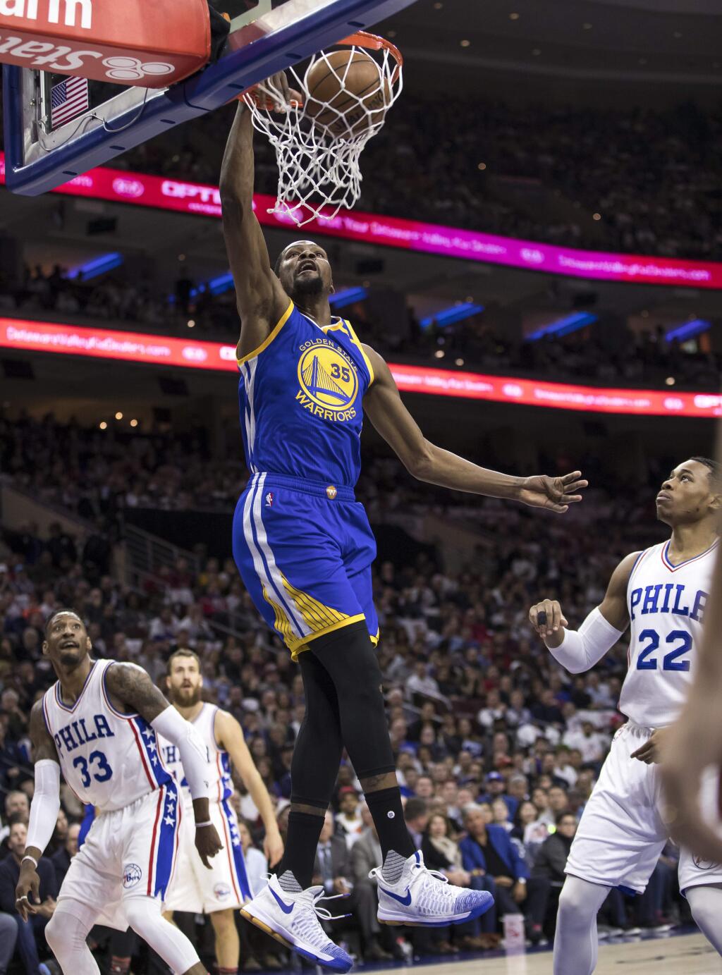 Golden State Warriors' Kevin Durant, center, goes up for the dunk during the first half of an NBA basketball game against the Philadelphia 76ers, Monday, Feb. 27, 2017, in Philadelphia. (AP Photo/Chris Szagola)