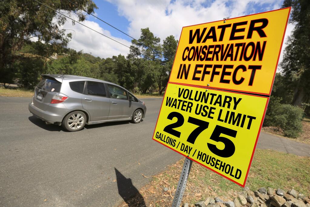 A sign at the private Palomino Lakes subdivision east of Cloverdale, which has its own water system, outlines conservation efforts. (KENT PORTER/ PD)