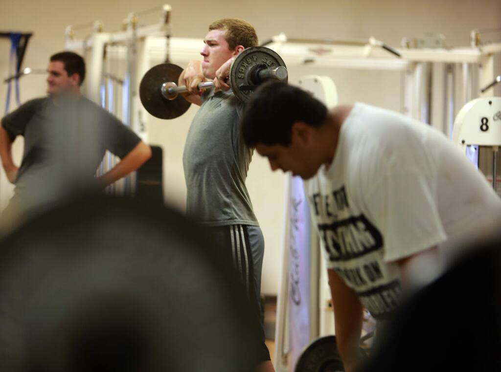 El Molino high school linebacker Austin Sani, center, lifts weights and runs with the team over the summer.