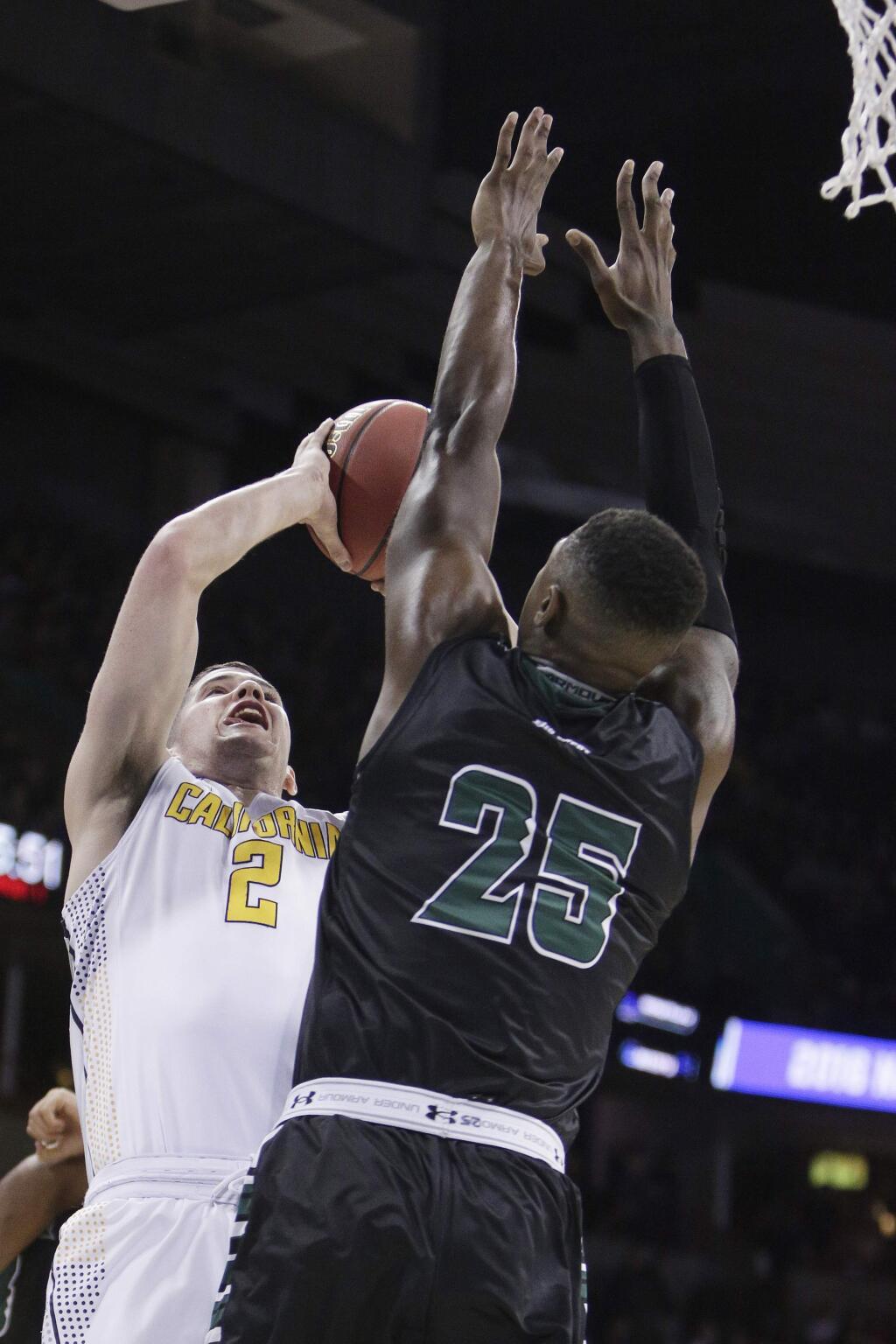 California guard Sam Singer (2) shoots against Hawaii forward Michael Thomas (25) during the first half of a first-round men's college basketball game in the NCAA Tournament in Spokane, Wash., Friday, March 18, 2016. (AP Photo/Young Kwak)