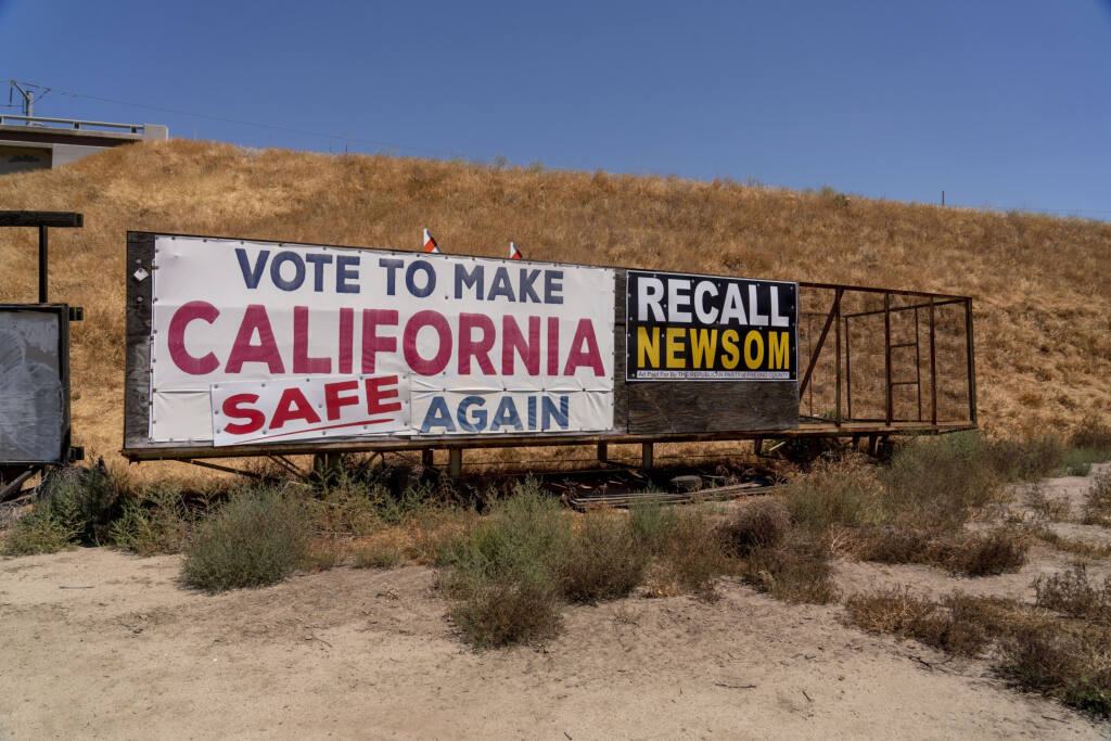 A sign against California Gov. Gavin Newsom in the Tulare County town of Ducor. (KYLE GRILLOT / Bloomberg)