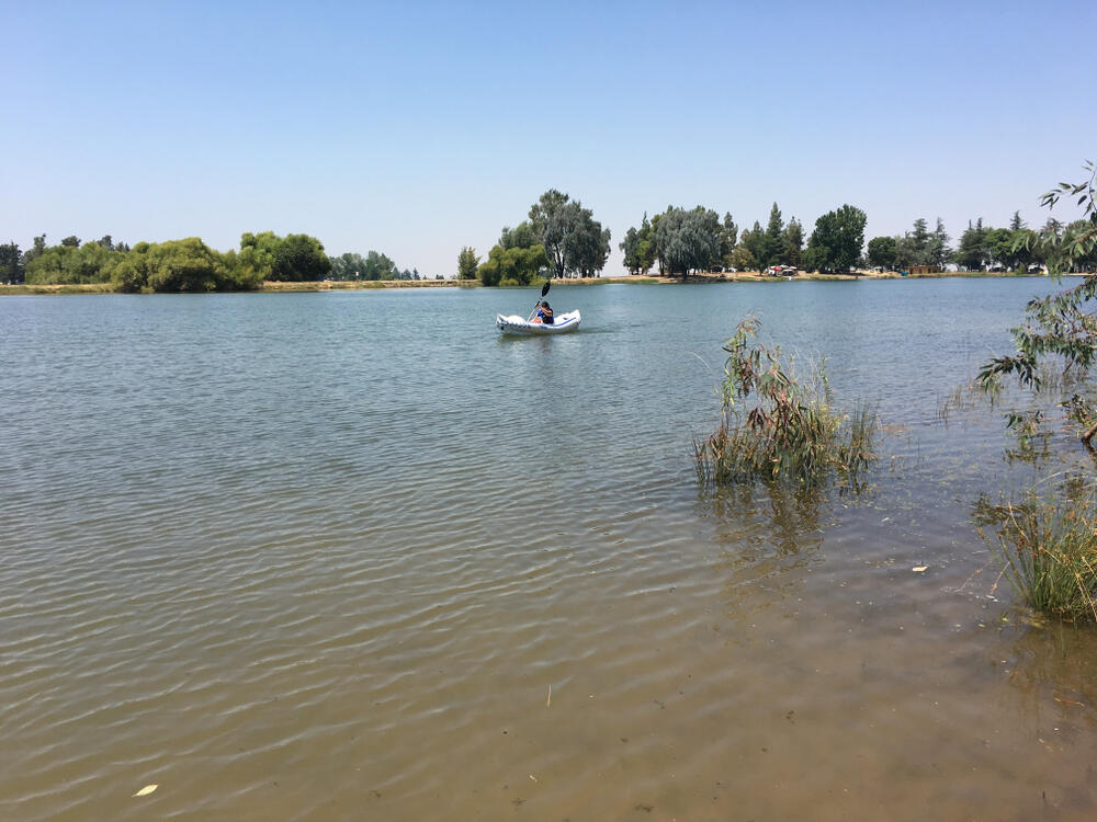 A kayaker  at Woodward Reservoir in Oakdale. A Santa Rosa man drowned there over the weekend.  (Rightlaners / Shutterstock)