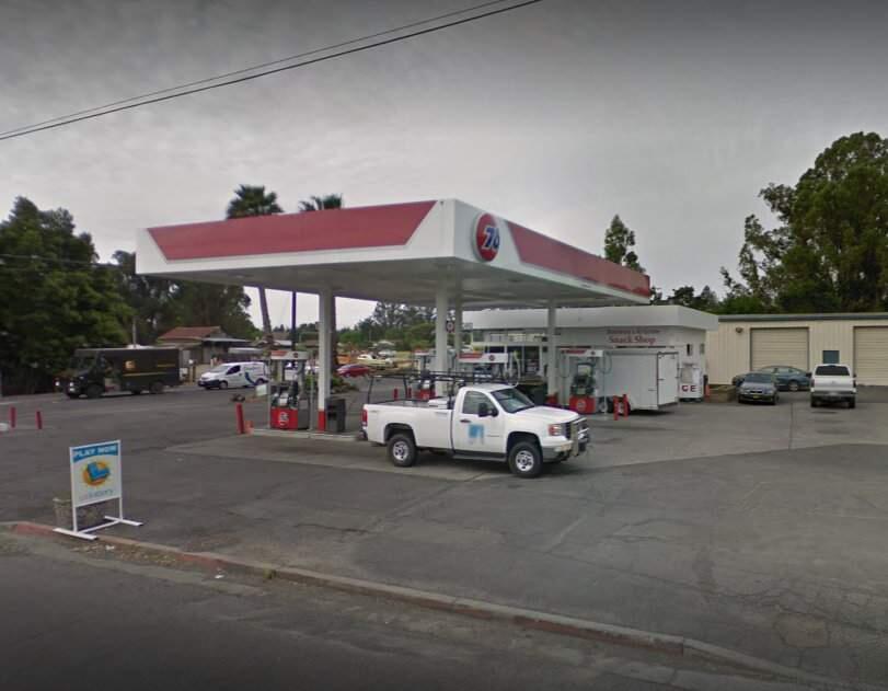 Bonneau's 76 gas station (GOOGLE MAPS)
