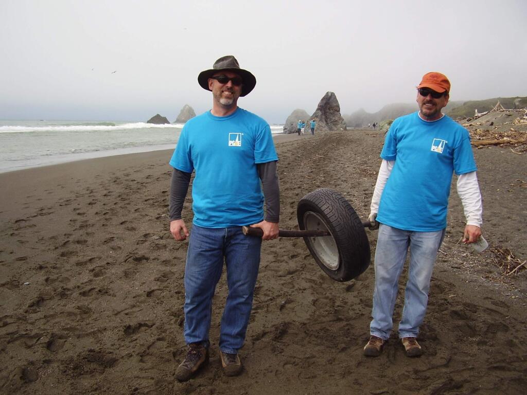 PG&E employees picking up trash at the Sonoma Coast for Earth Day. (photo courtesy California State Parks Foundation)