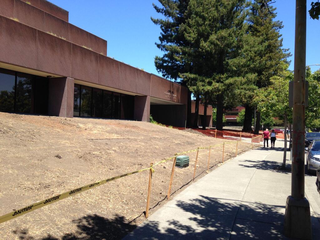 The Santa Rosa John F. Shea Federal Building gets low-water landscaping. (Photo by Guy Kovner/The Press Democrat)