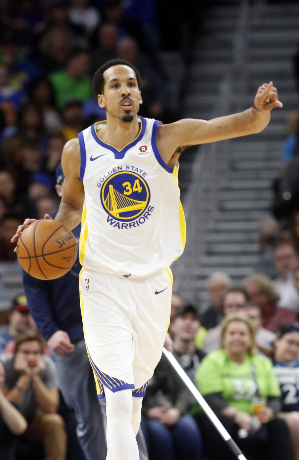 The Golden State Warriors' Shaun Livingston plays against the Minnesota Timberwolves Sunday, March 11, 2018, in Minneapolis. (AP Photo/Jim Mone)
