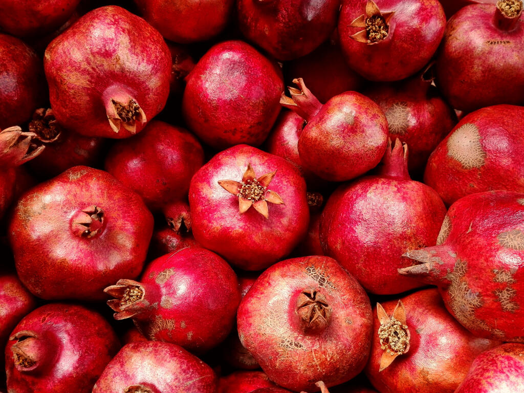 The season’s new crop of pomegranates is arriving in stores. (SakSa / Shutterstock)