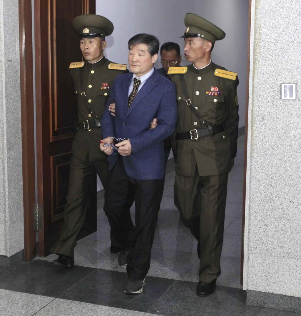 Kim Dong Chul, center, a U.S. citizen detained in North Korea, escorted from the court room after his trial Friday, April 29, 2016, in Pyongyang, North Korea. A North Korean court has sentenced the ethnic Korean U.S. citizen to 10 years in prison for what it called acts of espionage. (AP Photo/Kim Kwang Hyon)